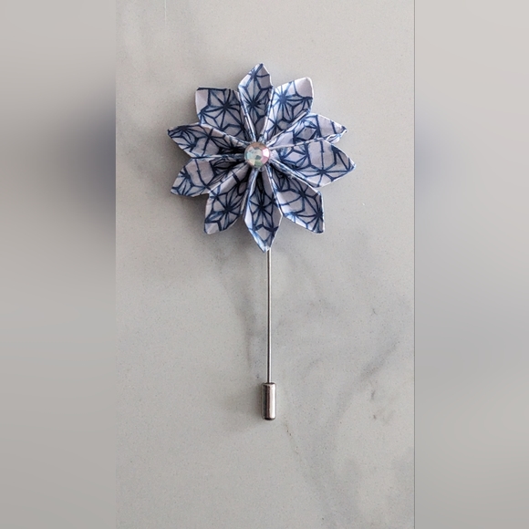 Handmade Paper Flower Lapel - Picture 2 of 6